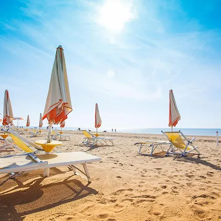 Cozy Flat With Sea View Balcony-beahost Apartman *